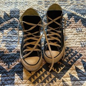 Women’s size 8 black converse